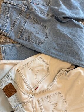 Bundle Levi's Ribcage Jeans 26/28 US Women’s 4-6